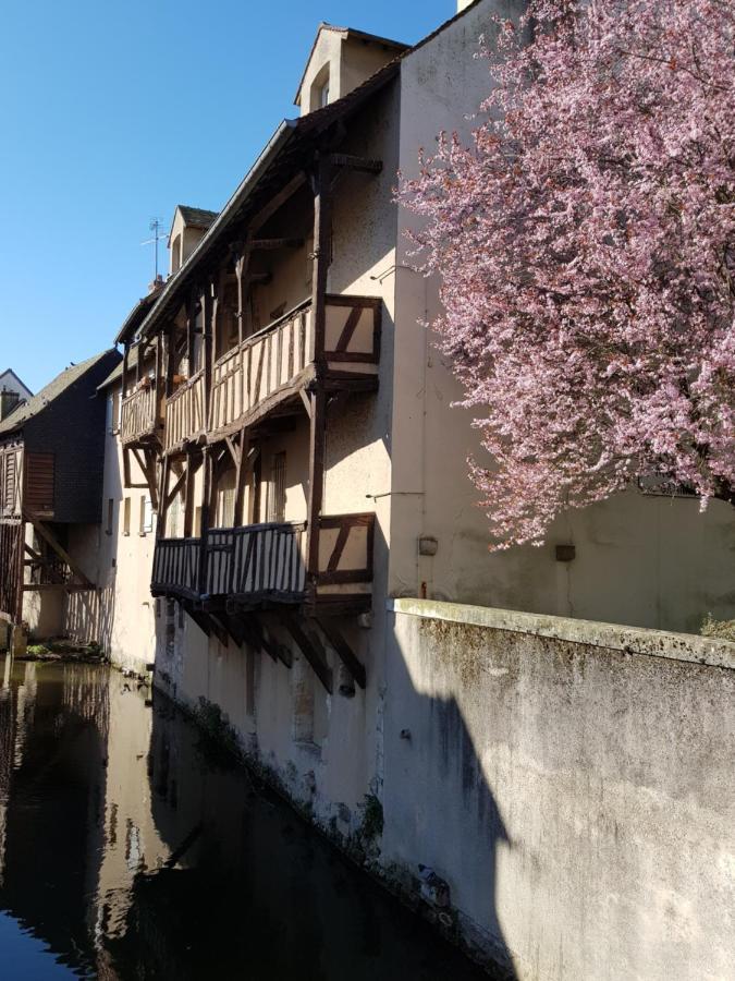 La Maison Virginie Logements De 1 A 5 Pers Chaleureux Centre, Parking, Linge, Wifi, Proximite Lac Canal Piscine Montargis Eksteriør billede